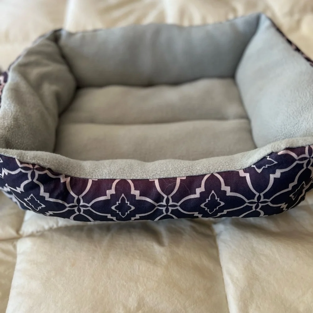 Dogs Bedding. Set of 2. Small Size Dogs Or Cats. Excellent Condition